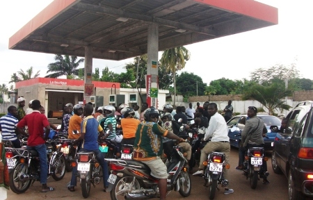 Crise de carburant au Togo : le gouvernement met en garde les gérants de stations-services contre tout refus de vente