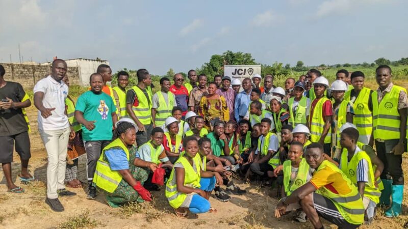 Journée de l’Arbre : La JCI Baguida Impact et ses Partenaires Plantent des Arbres au CRP Avépozo et à Dévégo