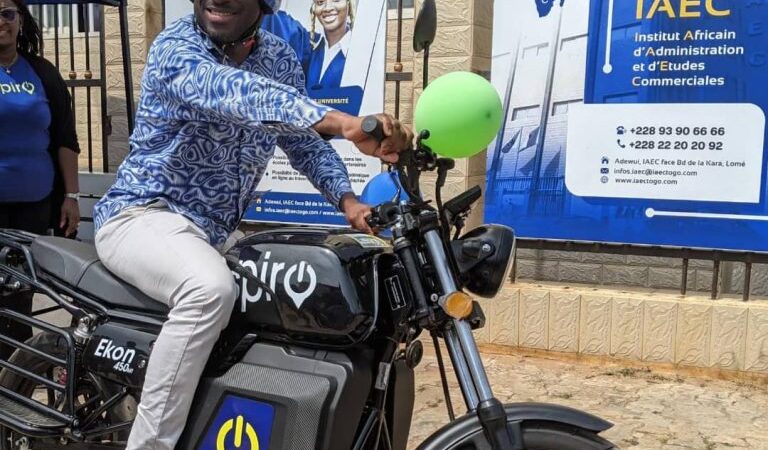 IAEC : Un étudiant, une Moto Électrique