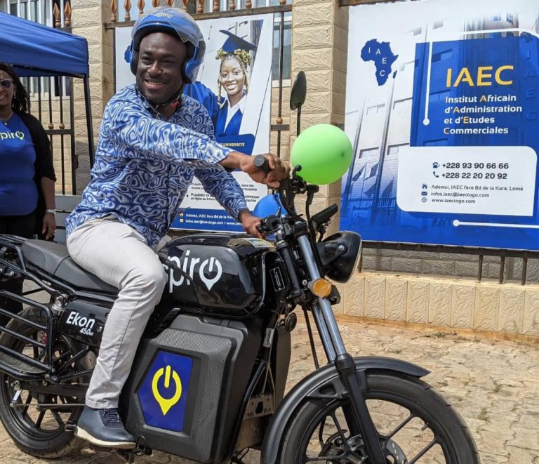 IAEC : Un étudiant, une Moto Électrique